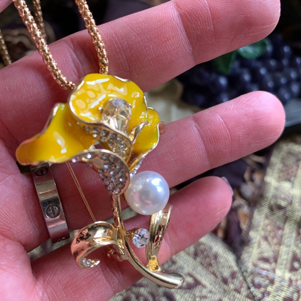 Beautiful GP Yellow flower crystals laminated pendant/Brooch necklace - Picture 2 of 7